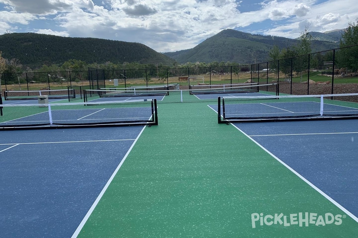 Photo of Pickleball at Willow Creek Park